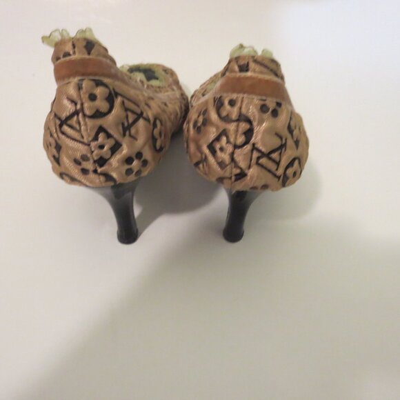 Designer Look Heels European Size 40/ 9.5 US Never Worn - Picture 3 of 5